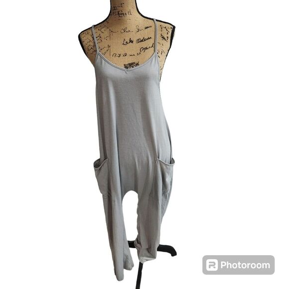 Uniqlo Lagenlook Drop Crotch Spaghetti Strap Jumpsuit Womens SZ Small Minimalist - Picture 1 of 7